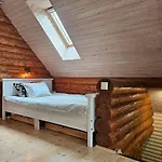Hazel Hut - Spacious Fenced Yard, Sauna, 2-bedroom Dom wakacyjny *