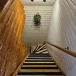 Hazel Hut - Spacious Fenced Yard, Sauna, 2-bedroom * بارنو