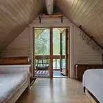 Dom wakacyjny Hazel Hut - Spacious Fenced Yard, Sauna, 2-bedroom