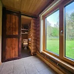 Hazel Hut - Spacious Fenced Yard, Sauna, 2-bedroom Dom wakacyjny Parnawa