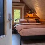 Dom wakacyjny Hazel Hut - Spacious Fenced Yard, Sauna, 2-bedroom *