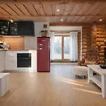 Dom wakacyjny Hazel Hut - Spacious Fenced Yard, Sauna, 2-bedroom Parnawa