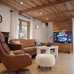 Hazel Hut - Spacious Fenced Yard, Sauna, 2-bedroom Parnawa