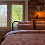 Dom wakacyjny Hazel Hut - Spacious Fenced Yard, Sauna, 2-bedroom