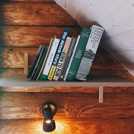 Hazel Hut - Spacious Fenced Yard, Sauna, 2-bedroom بارنو