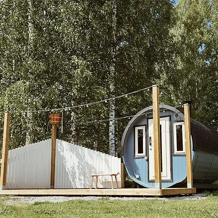Dom wakacyjny Hazel Hut - Spacious Fenced Yard, Sauna, 2-bedroom Parnawa