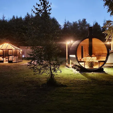 2-bedroom, Fenced Yard, Sauna, 10 Min To *