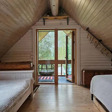 Hébergement de vacances Hazel Hut - Spacious Fenced Yard, Sauna, 2-bedroom