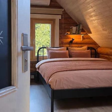 Hébergement de vacances Hazel Hut - Spacious Fenced Yard, Sauna, 2-bedroom *