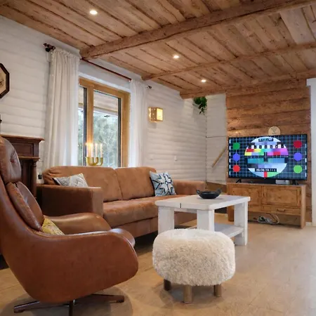 Hazel Hut - Spacious Fenced Yard, Sauna, 2-bedroom بارنو
