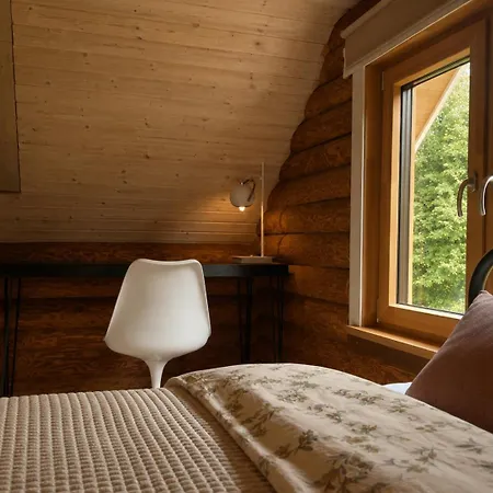 Hazel Hut - Spacious Fenced Yard, Sauna, 2-bedroom Hébergement de vacances *