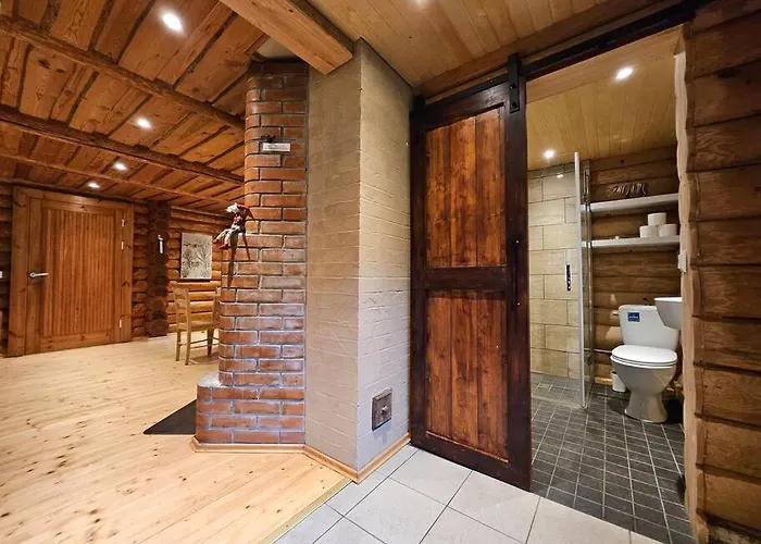 2-bedroom, Fenced Yard, Sauna, 10 Min To *